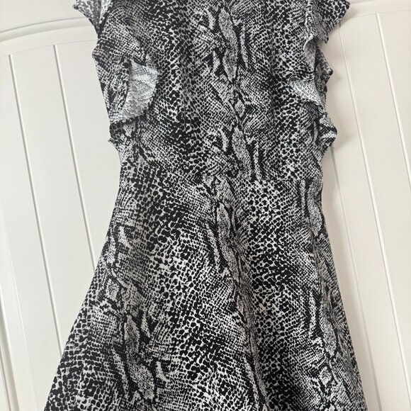 WHO WHAT WEAR - black/white snakeskin dress ruffle sleeve - XS - Picture 5 of 6